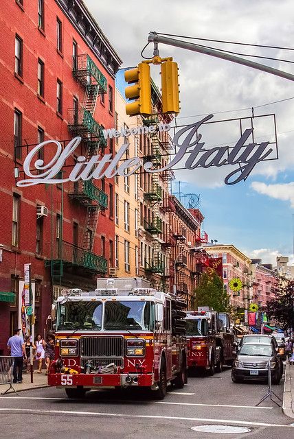 Little Italy Nyc, Manhattan Times Square, New York Landmarks, New York Attractions, New York City Aesthetic, New York Canvas, Italy Aesthetic, Vintage New York, Lower Manhattan