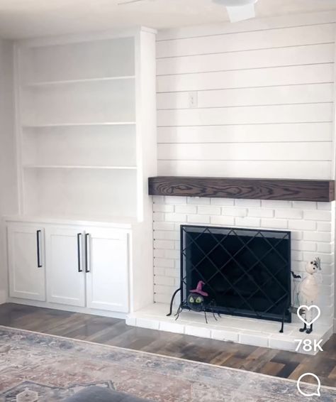 Fireplace With Cabinets, Bookshelves Around Fireplace, Built In Bookshelves, Built In Around Fireplace, Fireplace Bookshelves, Built In Shelves Living Room, Living Room Mantel, Living Room Built Ins, Fireplace Entertainment Center