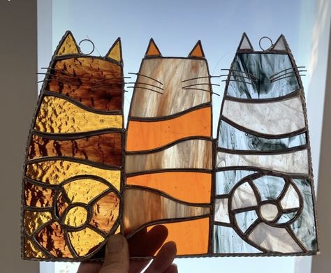 Tiffany Stained Glass Patterns, Stained Glass Cat, Stained Glass Mosaic Art, Cat Stain, Animal Ideas, Stained Glass Patterns Free, Glass Cat, Handmade Hanging, Glass Diy