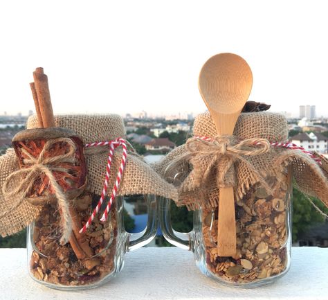 Granola Gift, Breakfast Gift, Homemade Holiday Gifts, Jar Gifts, Christmas 2019, Food Gifts, Homemade Gifts, Christmas Presents, Farmers Market