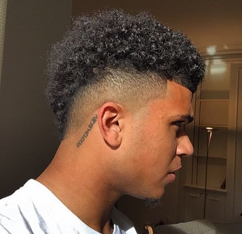 Hair style Blackmen's Haircuts, Mohawk Hairstyles For Men, Fresh Haircuts, Hair Jordan, Black Haircuts, Curly Mohawk Hairstyles, Mohawk For Men, Boys Hairstyles, Mohawk Haircut