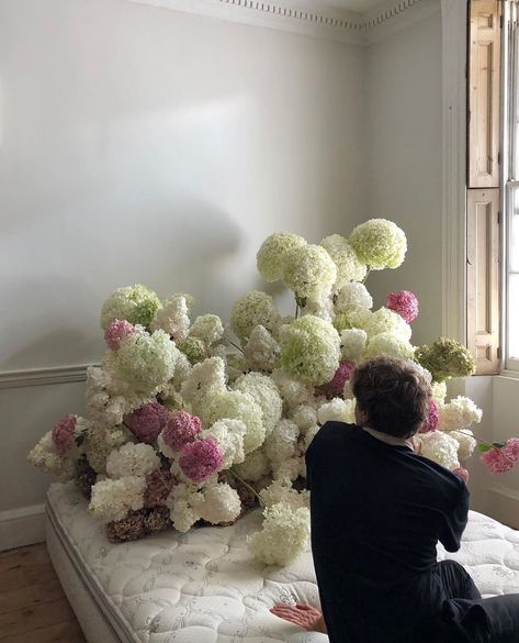 Simone Gooch on Instagram: “@m_magazine” Floral Cloud, Green Wedding Flowers, Hydrangea Arrangements, Unique Wedding Flowers, Flower Installation, Rose Arrangements, Floral Studio, Flower Therapy, Event Flowers