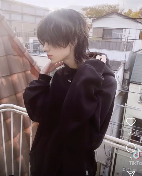 Japanese Mullet, Vkei Haircut, Vkei Hair, Mens Haircuts Thick Hair, Mint Hair, Hair Inspiration Short, Japanese Hairstyle, Haircuts Straight Hair, Alternative Hair