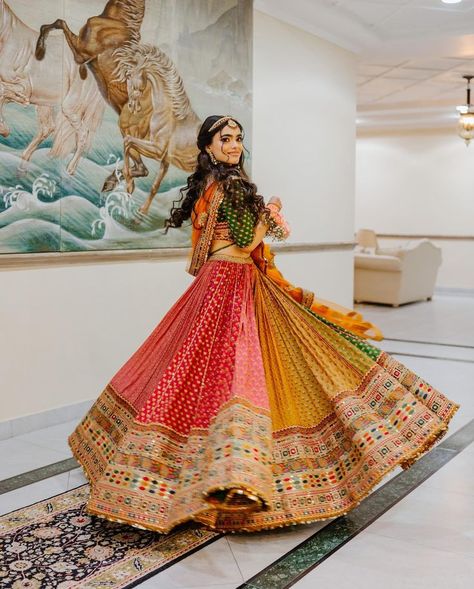 Latest Bridal Lehenga Designs, Bridal Lehenga Designs, Latest Bridal Lehenga, Trendy Outfits Indian, Asian Bridal Dresses, Lehenga Designs Simple, Red Lehenga, Indian Dresses Traditional, Traditional Indian Outfits