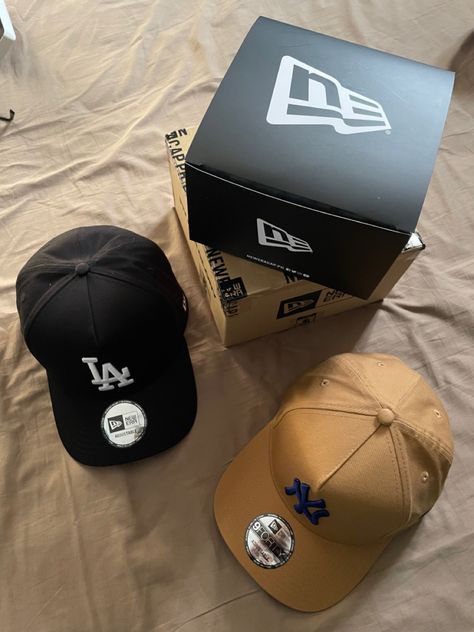 Cap Packaging Ideas, Hat Packaging Ideas, La Outfits Los Angeles Street Styles, Los Angeles Street Style, Outfits Los Angeles, Custom Fitted Hats, Swag Hats, Hang Tags Clothing, Streetwear Ideas