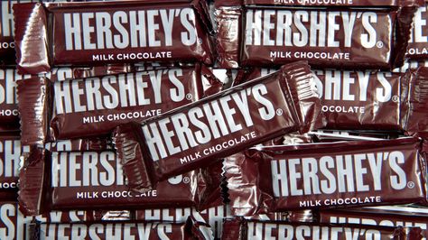 Best Chocolate Brands, Vi Keeland, Filled Candy, Hostess Cupcakes, Hershey Chocolate Bar, Food Supplies, Hershey's Chocolate, Hershey Kiss, Clam Recipes