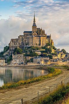 Mt St Michel, Mont Saint Michel France, Paradise Falls, Gothic Cathedrals, Germany Castles, Painting Subjects, Fairytale Castle, Mont Saint Michel, Fantasy Castle