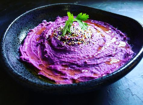 Hummus Easy, Fish Soups, Potato Hummus, Colorful Recipes, Sweet Potato Hummus, Purple Sweet Potato, Purple Potatoes, Purple Food, Squeezed Lemon