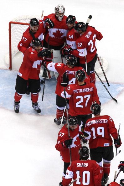 Canada celebrates after defeating the United States 1-0 during the Men's Ice Hockey Semifinal Playoff (c) Getty Images Canada Ice Hockey, Canada Fall, Team Canada Hockey, Canadian Hockey, Hockey Canada, Nhl Wallpaper, Canada Hockey, Canadian Grand Prix, O Canada