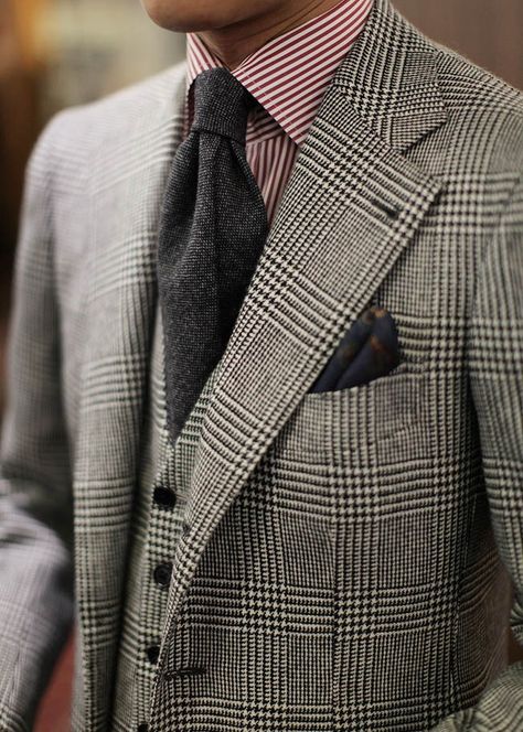 A seriously sharp three piece glencheck. Dapper Gentleman, Mens Fashion Blog, Glen Plaid, Sharp Dressed Man, Well Dressed Men, Gentleman Style, Suit Fashion, Suit And Tie, Men Looks