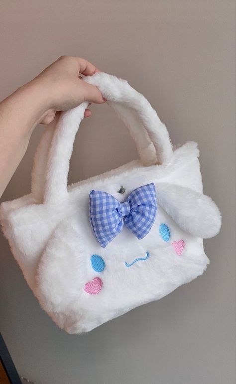 Cinamoroll Tote 🦋 Cinnamonroll Sanrio Bag, Cinamoroll Plush, Cinamoroll Aesthetic, Sanrio Purse, Things To Gift, Fluffy Bags, Aesthetic Purse, Kawaii Handbags, Aesthetic Sanrio