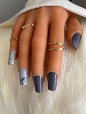 Square Acrylic Nails Easy Design, Trendy Nails For 2023, Black And Gray Nail Designs Simple, Matte Squoval Nails, Love Inspired Nails, Cute Nail Ideas For Summer To Do At Home, Trendy Nails Autumn 2022, 2023 Fall Nails Short, Square Nail Designs September