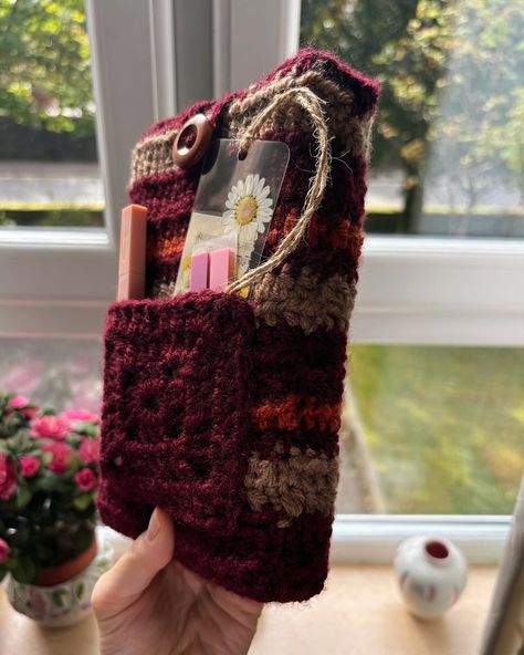 Our handmade Autumn BookSleeve with a pocket for all of your bookish stationary! Available on Etsy!! 🍁📚 • • • • • • #AutumnReads #HandmadeWithLove #BookSleeve #CozyVibes #BookishEssentials #CrochetLove #StationeryAddict #FallVibes #LimitedEdition #BookLover #BookAccessories #CozyUpWithBooks #themysticnook Teacher Gifts Crochet, Kindle Cover Crochet Pattern Free, Crochet For Mom Gift, Crochet For Book Lovers, Practical Crochet Gifts, Crochet Shop Ideas, Quick Crochet Gifts Free Pattern, Crochet Book Holder, Crochet Book Pouch