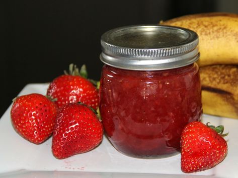 Strawberry Banana Jam Recipe, Strawberry Banana Jam, Banana Jam, Canning Jam, Pepper Jelly, Jam And Jelly, Jelly Recipes, Vegetable Drinks, Homemade Jam