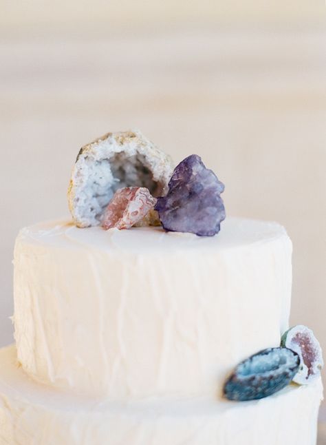 boticelli-wedding-cake topper Crystal Themed Wedding, Amethyst Cake, Geology Cake, Workshop Photoshoot, Geology Wedding, Geode Candle Holder, Modern Cake Toppers, Starry Wedding, Geode Cake Wedding