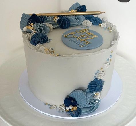 Blue Cake Designs Birthday, Flower Cake Design, Elegant Cake Design, Chanel Cake, Blue Birthday Cakes, Gold Birthday Cake, Chic Birthday, Dad Birthday Cakes, Simple Cake Designs