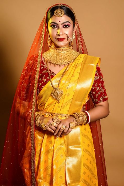 Head To Sharen’s Makeover In Kolkata For Your Stunning Bridal Makeup White Banarasi Saree Wedding, Makeup On Yellow Saree, Yellow Banarasi Saree Bridal, Yellow Saree Bridal Look, Bihari Bride, Bihari Wedding, Yellow Wedding Saree, Bengali Bridal Look, Yellow Sarees