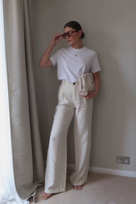 Chic White High Waist Jeans, Chic Oversized White Bottoms, Baggy High-waist White Jeans, Mid-rise White Denim Wide Leg Pants, Chic White Non-stretch Jeans, White Tshirt Outfit, Europe Outfits, Corporate Outfits, Tshirt Outfits