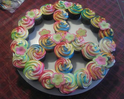 peace sign cupcakes Cupcake Peace Sign, Peace Cupcake Cake, Peace Sign Pull Apart Cupcakes, Peace Sign Cupcake Cake, Peace Sign Cupcakes, 70s Cupcakes Ideas, Hippie Cupcakes, Dj Panda, Shaped Cupcakes