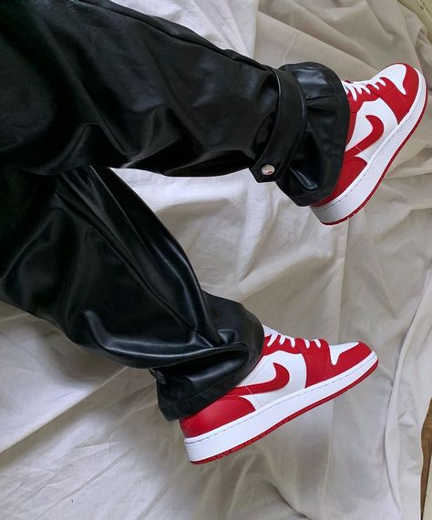 Pimp my beauty on Instagram: “AJ1 LOW REF : 553560 - 611” Jordan 1 Low Gym Red, Dr Shoes, Jordan Shoes Girls, All Nike Shoes, Nike Air Shoes, Fresh Shoes, Hype Shoes, Aesthetic Shoes, Modieuze Outfits