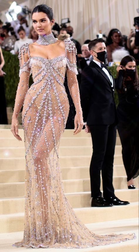 Kylie Jenner Met Gala, Drake Rihanna, Kendall Jenner Met, Kendall Jenner Met Gala, Kylie Nails, Met Gala Dresses, Givenchy Dress, Gala Fashion, Deb Dresses