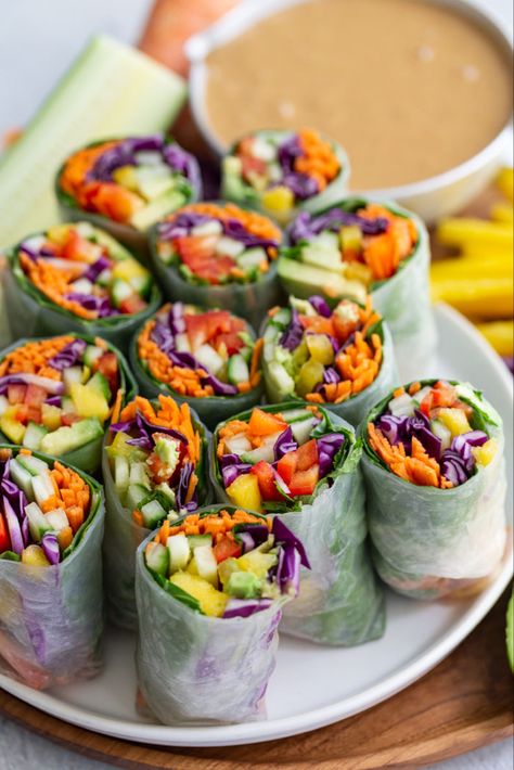 Easy Summer Rolls Recipe- this summer rolls are PACKED full of veggies and great as an appetizer or even as a meal. #vegan #veggies #vegetarian Summer Rolls Recipe, Vegan Spring Rolls, Fresh Spring Rolls, Jo Cooks, Summer Rolls, Egg Roll, Egg Rolls, Spring Rolls, Rolls Recipe