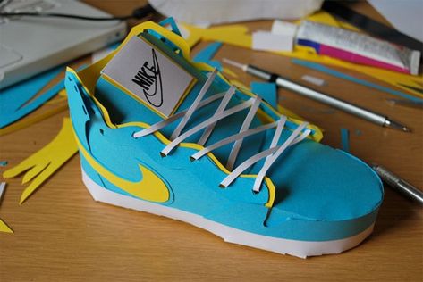 Papercraft Nike Paper Shoes, Nike Roshe Run, Paper Artwork, Free Shoes, Paper Folding, Nike Roshe, Shoe Art, Paper Artist, Paper Toys