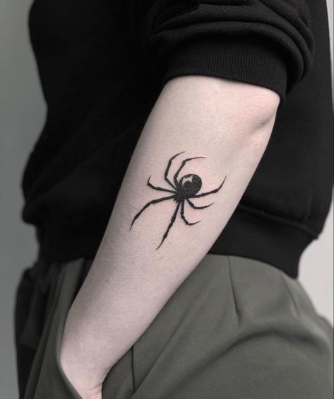 Black Crow Tattoos, Dm Tattoo, Emo Tattoos, Tatuagem Masculina Pequena, Grunge Tattoo, Web Tattoo, Insect Tattoo, Sharpie Tattoos, Wrist Tattoos For Guys