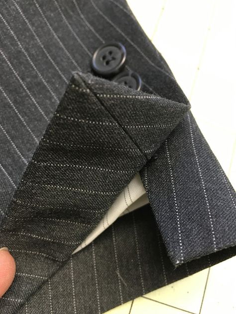 sewcreatelive: How to Lengthen (or Shorten) Men's Suit Sleeves Suit Sleeves, Blazer Sleeves, Sewing Mitered Corners, Sewing Men, Teaching Sewing, Sewing Sleeves, Sewing Machine Repair, Pants Outfit Men, Tailoring Techniques