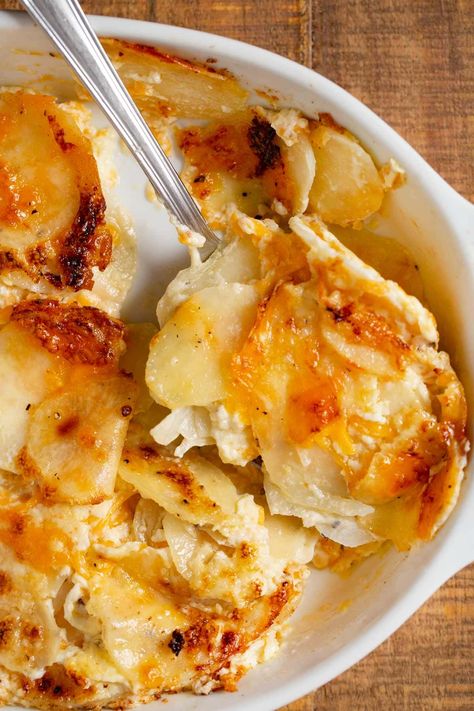 Cheesy Garlic Scalloped Potatoes Garlic Scalloped Potatoes, Famous Fudge, Scallop Potatoes, Best Scalloped Potatoes, Dinner Suggestions, Scalloped Potatoes Easy, Scalloped Potatoes Recipe, Dinner Then Dessert, Scalloped Potatoes Cheesy