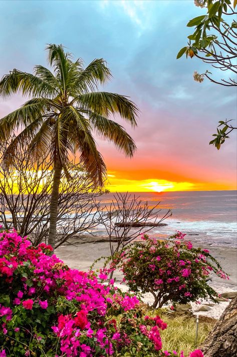 A beautiful sunset over the Pacific Ocean on Nicaragua's Emerald Coast. Nicaragua Beaches, Emerald Coast, Pacific Coast, Fast Growing, Central America, Nicaragua, Travel Inspiration, Travel Guide, Tourism