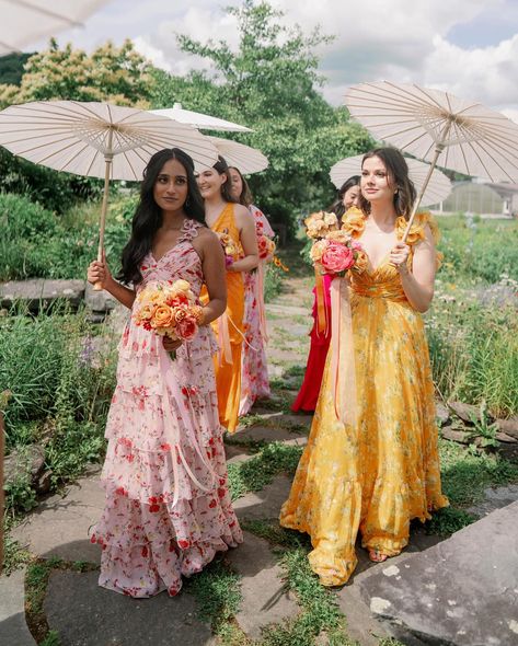 This is your sign to let your bridal party carry more than flowers on your big day. ❤️ Find more bridesmaid bouquet alternatives at the link in bio. 📷: @lizandolinaphotography 📋: @randinonnievents 💐: @blommaflickadesign Bouquet Alternatives, Bridesmaid Bouquet Alternatives, April 11, Bridesmaid Bouquet, Bridal Party, Big Day, Carry On, Link In Bio, Let It Be