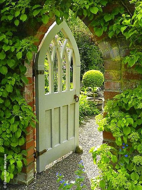 The Galloping Gardener: "Must See" British gardens - Wollerton Old Hall, Shropshire Wollerton Old Hall, Reka Bentuk Landskap, Garden Gates And Fencing, Garden Gate Design, British Garden, Garden Entrance, Walled Garden, Open Door, Garden Gate