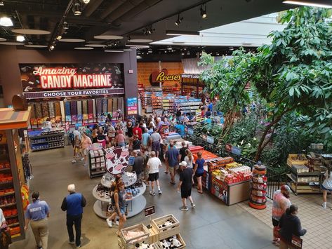 A popular attraction in Hershey, Pennsylvania that offers a interactive chocolate experience, including tours and tastings. Chocolate Movie, Map Images, Hershey Pennsylvania, Hershey's Chocolate, Chocolate World, Factory Tours, Hershey Chocolate, Ben And Jerrys, Field Trip