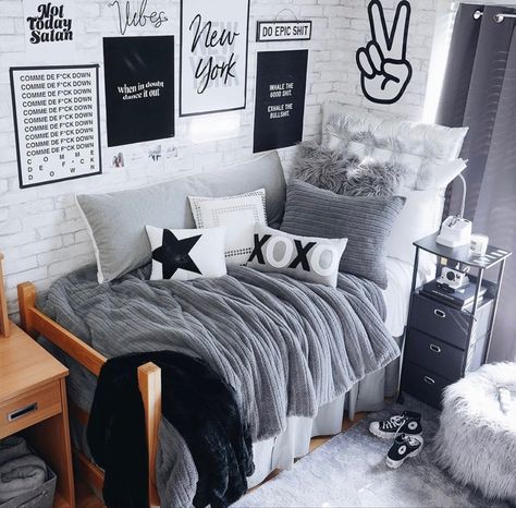 Navy And Grey Bedroom, Grey And Blue Bedroom, Navy Blue And Grey Bedroom, Dark Blue Bedroom Ideas, Blue And Grey Bedroom, Calming Bedroom Colors, Dorm Room Themes, Carpet Ideas 2023, College Bedroom Decor