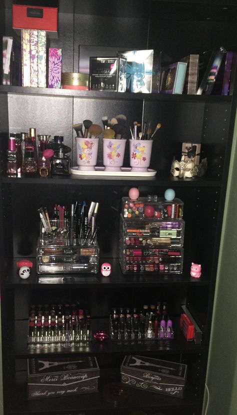 Turned a bookcase into a vertical vanity. This works out great since I'm limited on space in my apt. Makeup Bookshelf, Bookcase Vanity, Vanity Bookshelf, Makeup Room Ideas, Room Makeup, Diy Makeup Vanity, Dressing Room Decor, Makeup Room Decor, Beauty Room Decor