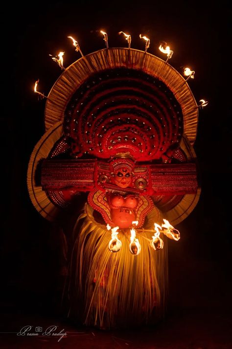 Iconic Indian Movie Characters, Theyyam Photography, Hyper Beast Wallpaper, Gods Photos Hindu, Indian Carnival, Gods Photos, Anime Behind Glass, Hindu Tattoos, Indian Classical Dancer