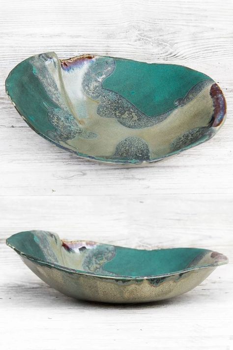 Large decorative handmade pottery bowl. Extra big fruit, salad, snack bowl. Salad Snacks, Wabi Sabi Ceramics, Handmade Pottery Bowls, Snack Bowl, Wheel Thrown Pottery, Pottery Cups, Pottery Bowl, Eco Friendly House, Centerpiece Bowl