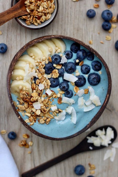 Spirulina Bowl, Porridge Ideas, Mermaid Smoothie, Acai Bowl Recipe Easy, Health 2023, Yogurt Recipes Healthy, Thick Smoothie, Bowl Recipes Easy, Protein Smoothie Bowl