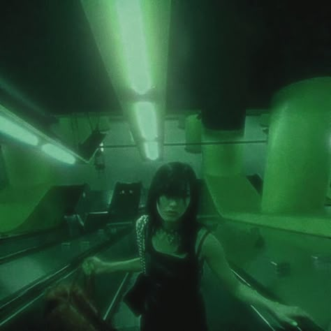 Fallen Angel Aesthetic, Fallen Angels 1995, Widgets Ideas, Wong Kar Wai, Romanticising Life, Dark Green Aesthetic, Spider Girl, Angel Aesthetic, The Perfect Girl