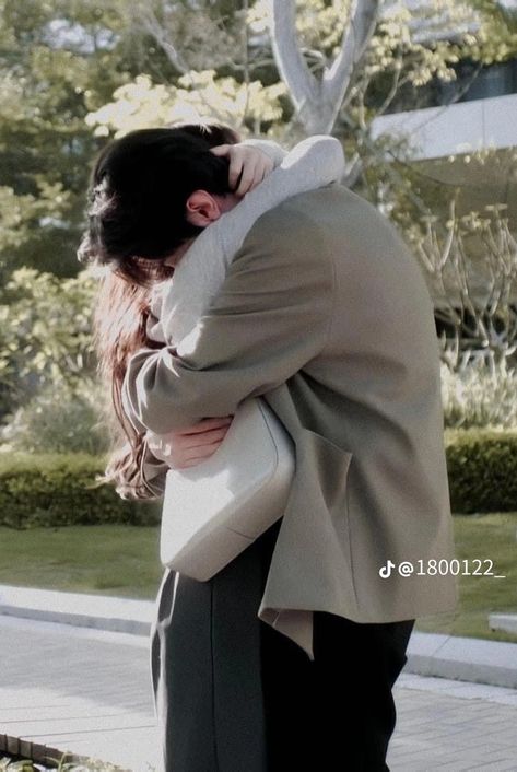 Kdrama Hug, Hug Pictures, Short Couples, Japanese Couple, Back Hug, Tight Hug, Best Hug, Hugging Couple, Romantic Anime Couples