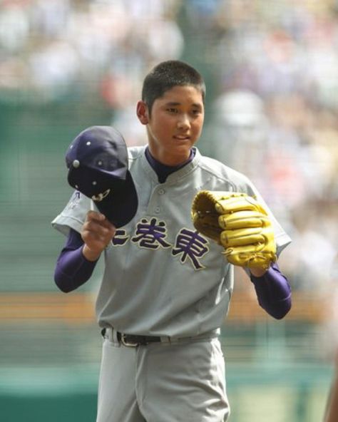 Japan Baseball, Shohei Ohtani, Mlb Players, In High School, Baseball Players, Major League Baseball, Varsity Jacket, High School, Sports Jersey