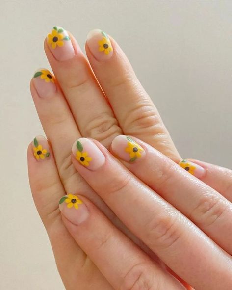 Sunflower Nail, Classy Almond Nails, Sunflower Nail Art, Simple Spring Nails, Boho Nails, Baby Pink Nails, Summer Sunflower, Sunflower Nails, Casual Nails