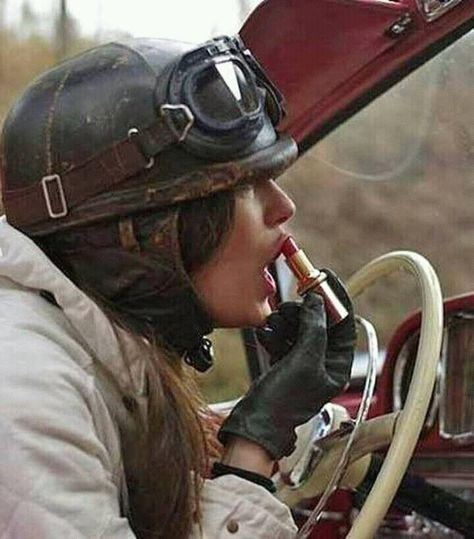 Plane Photoshoot, Plane Pilot, Masters Of The Air, Female Pilot, Amelia Earhart, Moto Vintage, Vintage Aviation, Come Fly With Me, Aviator Style