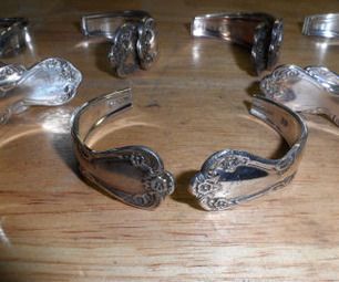 How to Make Flatware (spoon and Forks) Bracelets Teen Diy, Silver Spoon Jewelry, Fork Jewelry, Fork Bracelet, Flatware Jewelry, Spoon Bracelet, Silverware Jewelry, Spoon Jewelry, Jewelry Techniques