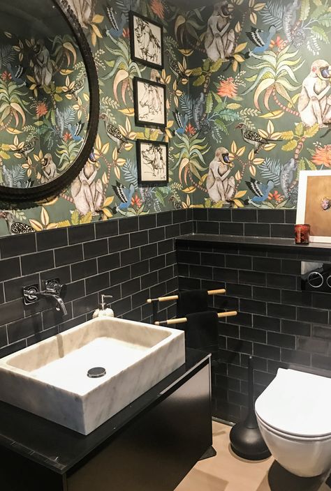 Jungle Bathroom, Wallpaper For Small Bathrooms, Klein Toilet, Makeover Kamar Mandi, Wc Ideas, Small Downstairs Toilet, Small Toilet Room, Bath Inspiration, Downstairs Loo