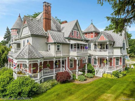 Mansion Interior Entrance, Victorian House Floor Plans, Victorian Mansion Interior, Queen Anne Victorian House, Marine City, Queen Anne Victorian, Victoria House, Old Houses For Sale, Victorian Mansions