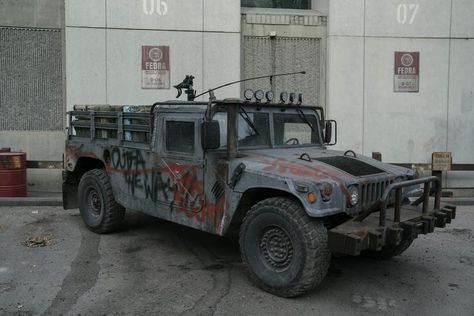 Apocalypse Car, Zombie Survival Vehicle, Tactical Truck, Funny Old People, Apocalypse Aesthetic, State Of Decay, Armoured Personnel Carrier, Hummer Cars, Military Gear Tactical