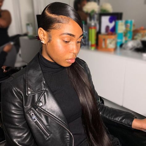 MELL’ROSE on Instagram: “SWIPE>>>> TO SEE THE PROCESS FOR A PERFECT SLEEK SIDE PART PONYTAIL...📝 🤩  1. Hair must be completely product free  2. Hair must be blown…” Sleek Down Ponytail, Ponytail With Side Part, Sleek Side Part Ponytail, Side Part Ponytail, Part Ponytail, Down Ponytail, Shaved Side, Shaved Side Hairstyles, Side Hairstyles