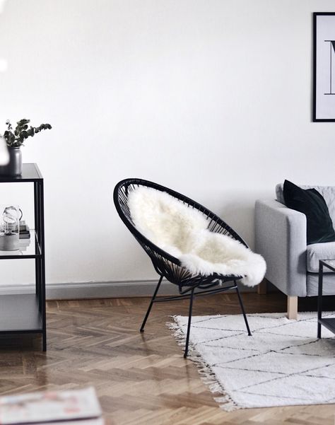 Saucer Chair Living Room, Scandinavian Livingroom, Saucer Chair, Uni Dorm, Masculine Living Rooms, Living Room Gray, Acapulco Chair, Minimalist Living Room Decor, Chair Living Room